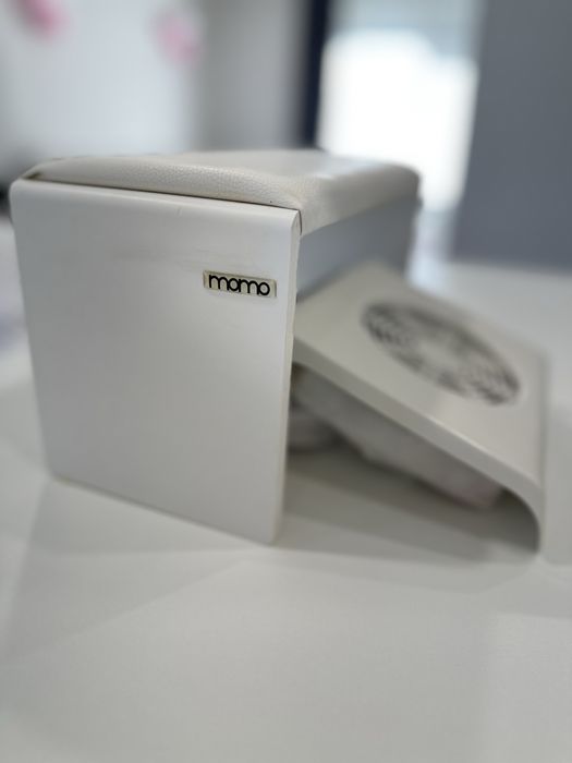 Поставка за ръце за маникюр MOMO с подарък прахоуловител