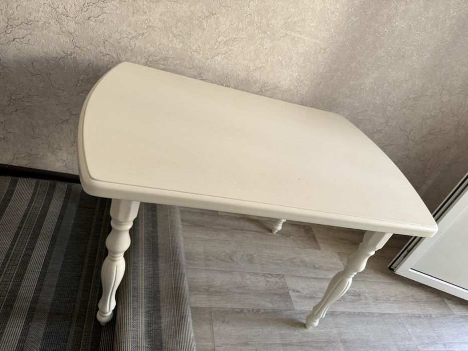 Продам обеденный стол