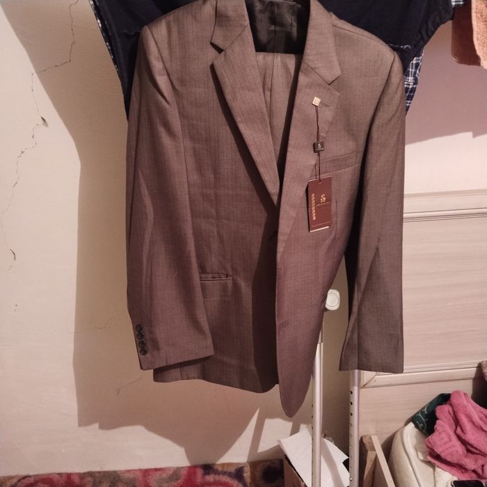 Продам костюм 50 размер новый