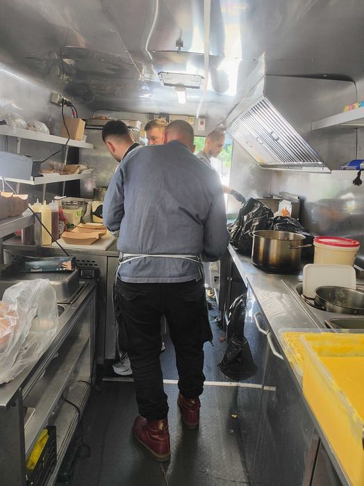 Food truck - напълно оборудван и готов за работа веднага