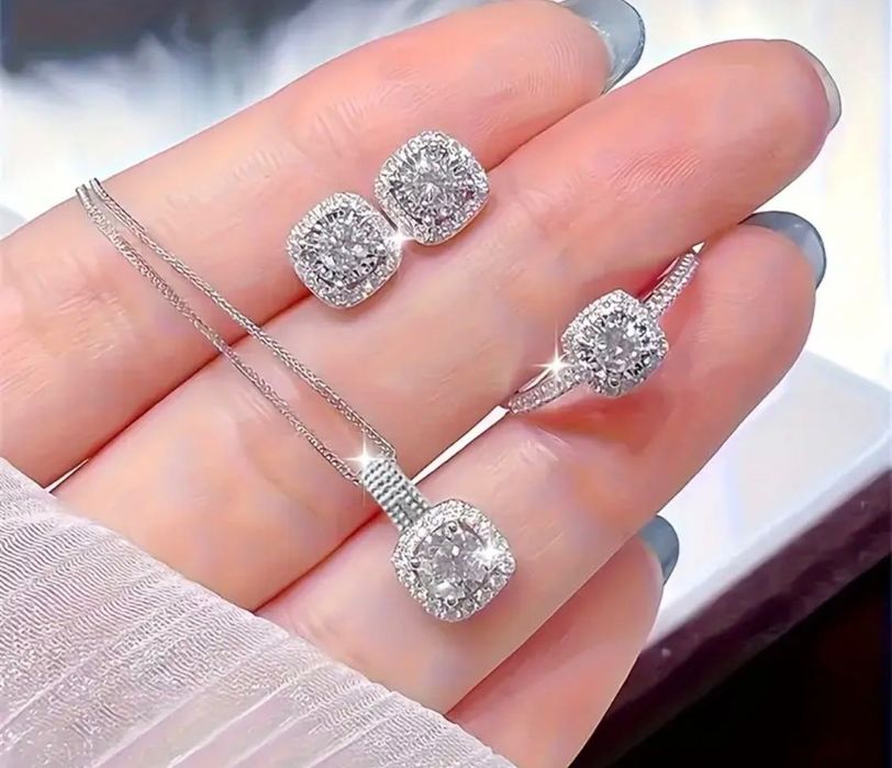 Комплект от 4 блестящи бижута