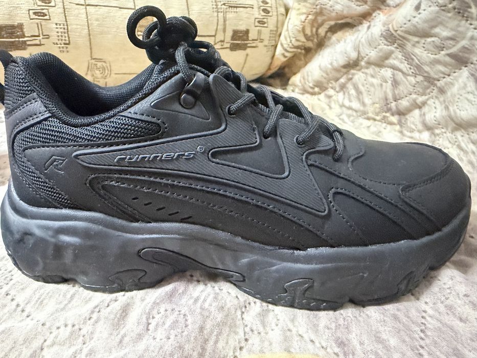 Обувки runners .