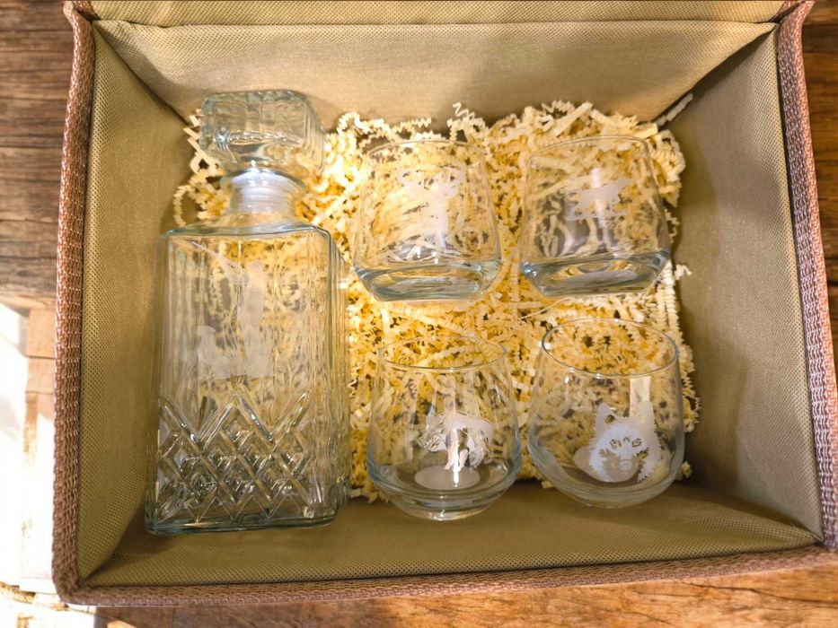 Гравиран сет от Гарафа,Четири чаши за уиски,Подаръчна бамбукова кутия