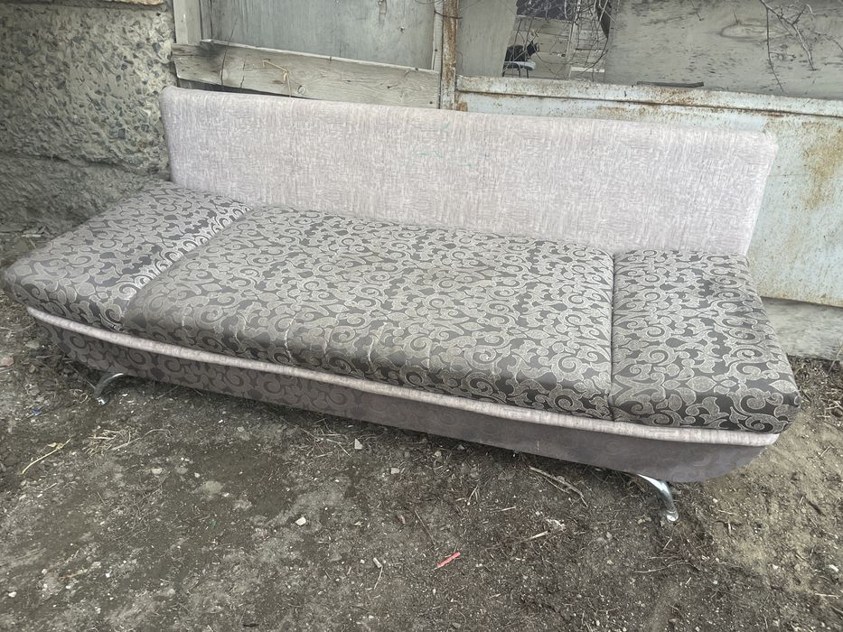 диван с подушками не большой подойдет для комнат