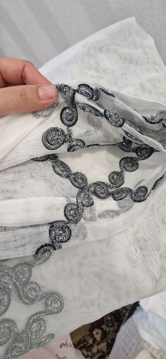 Серые шторы с тюлью и кисточками