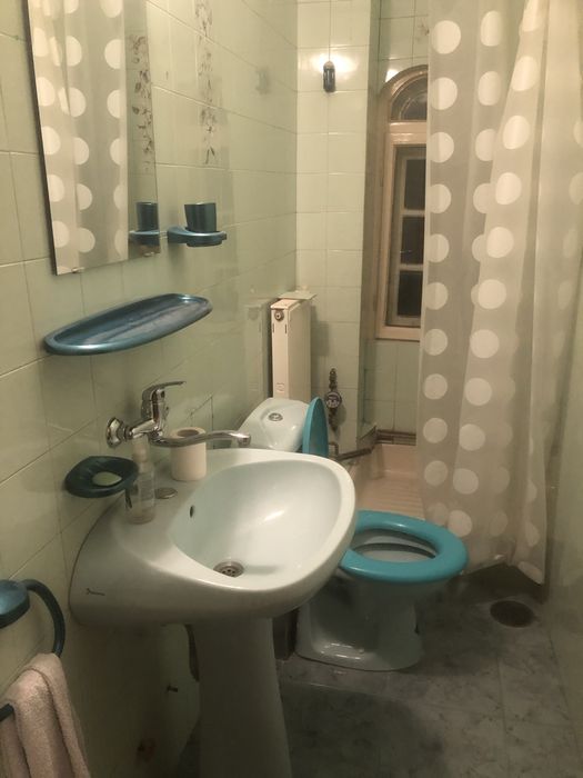 Inchiriez apartament trei camere in asociatie