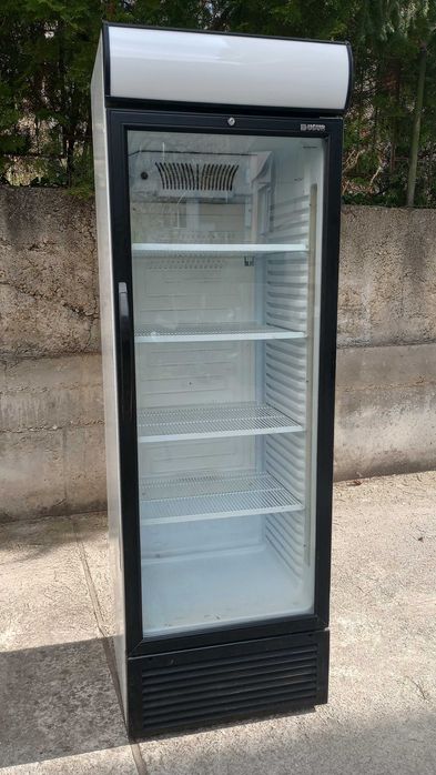 Продавам хладилна витрина