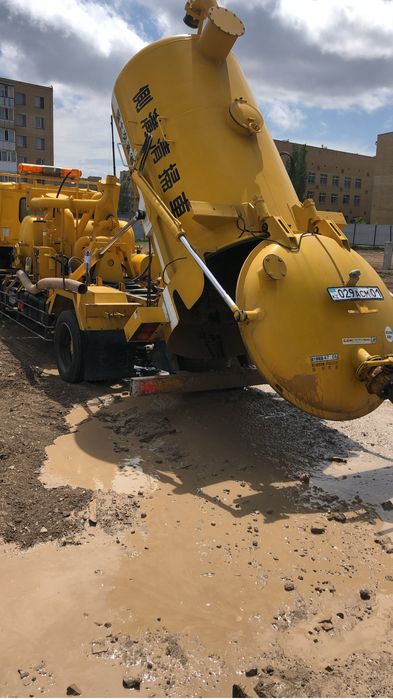 Илосос , ассмашина , ассенизатор .