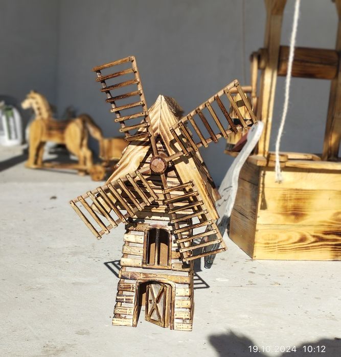 Вятърна мелница - градинска декорация