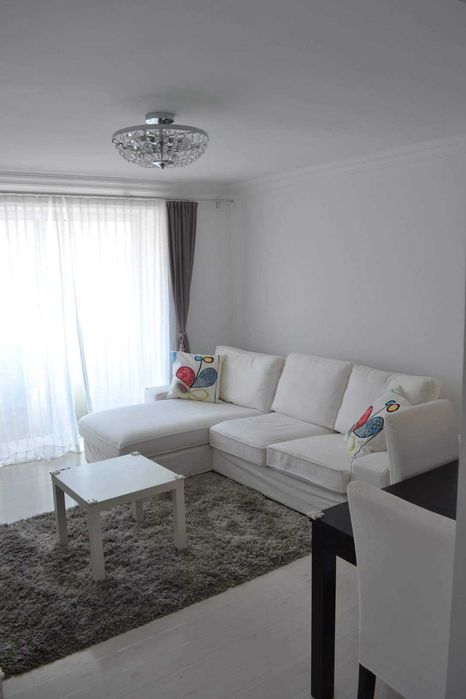 Închiriez apartament cu 3 camere in Slatina.