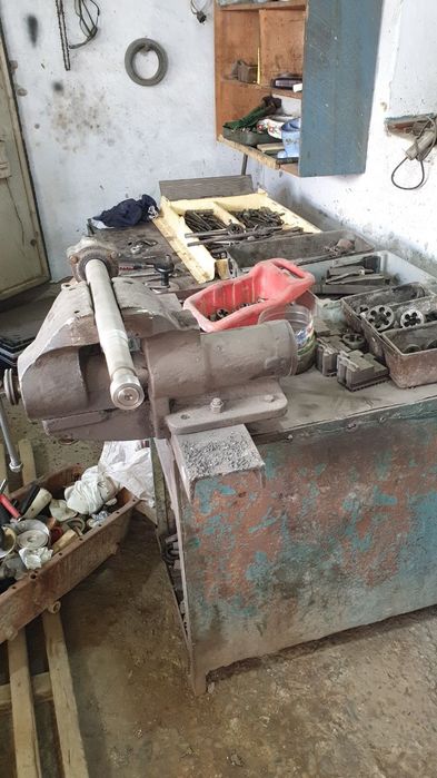 Токарный станок сотилади