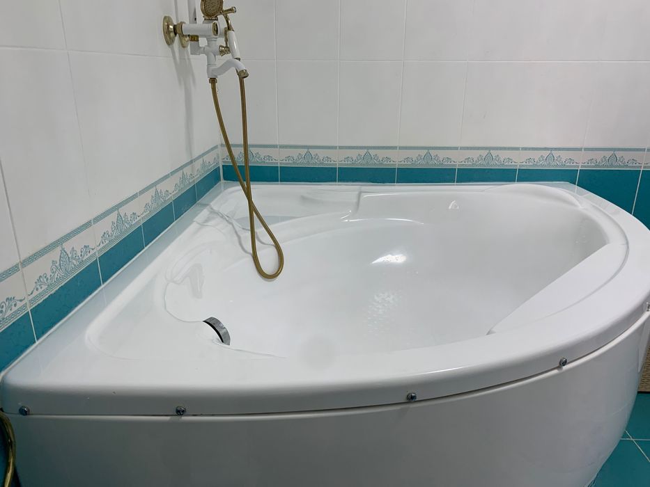 Ванна угловая б/у