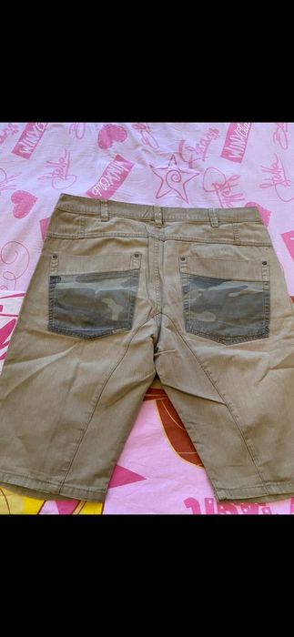 Мужские шорты разных размеров.