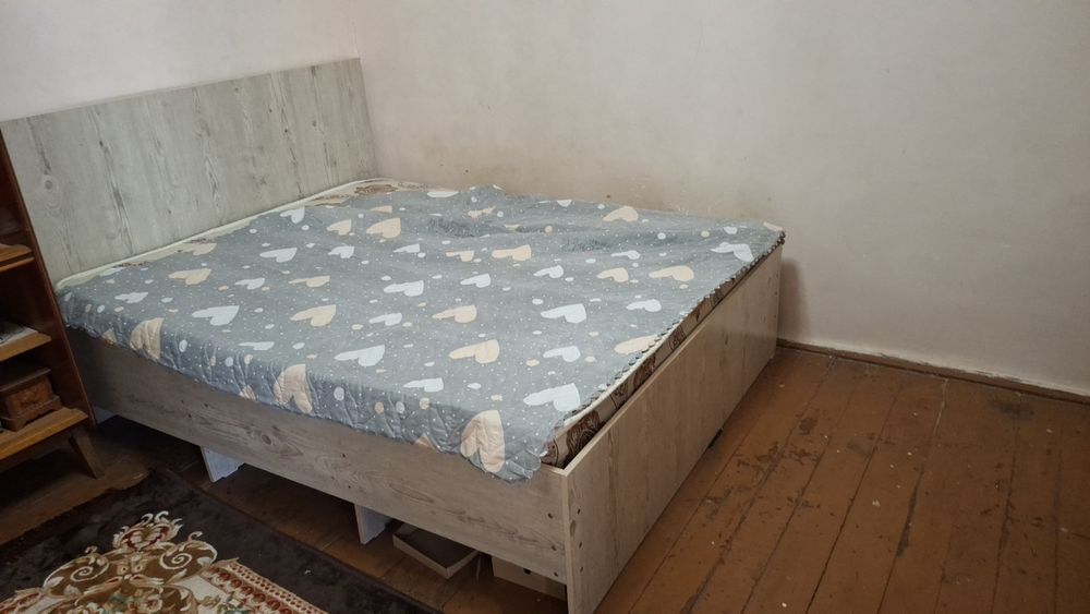 Продаётся прихожая и 2х спальная кровать