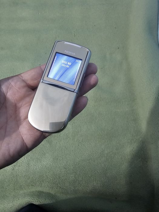 Vând Nokia 8800 Sirocco GOLD !