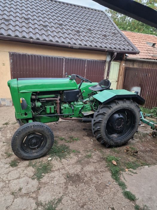 Vând tractor Fiat 411R împreună cu remorca si cultivator