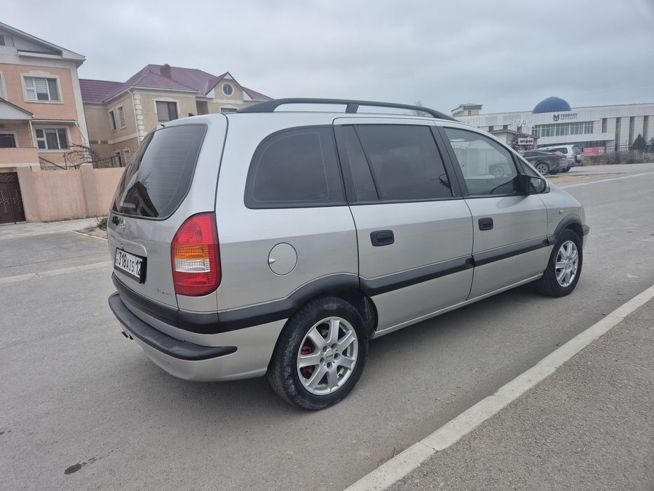 Опел зафира а 1.8