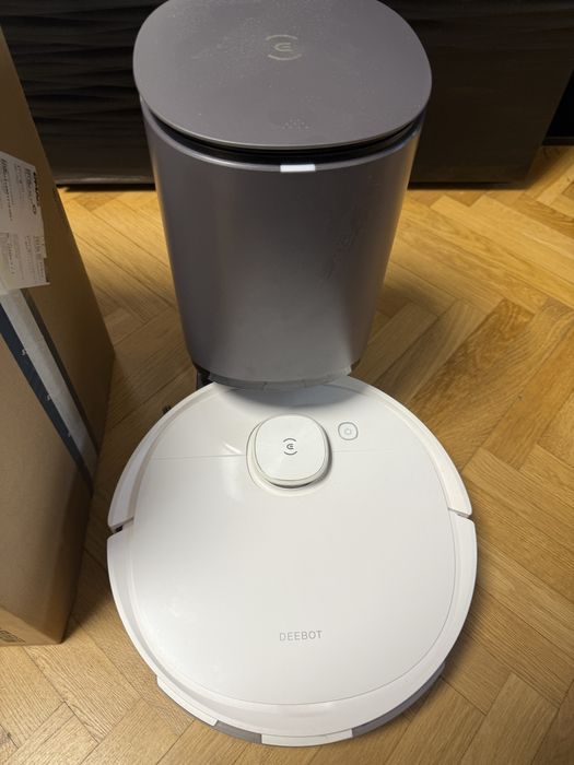 Se vinde acest aspirator ecovacs