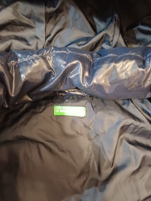 Продавам детско яке Бенетон.