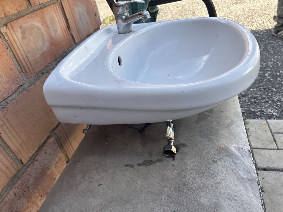 Продается раковина со смесителем