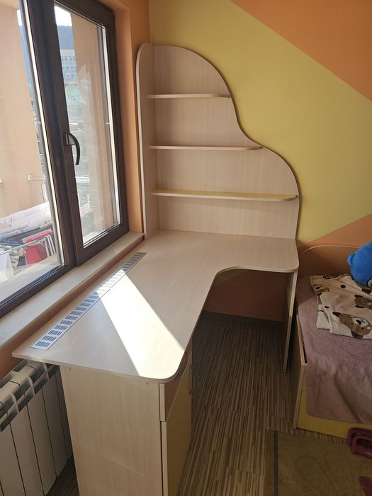 Бюро за детска стая