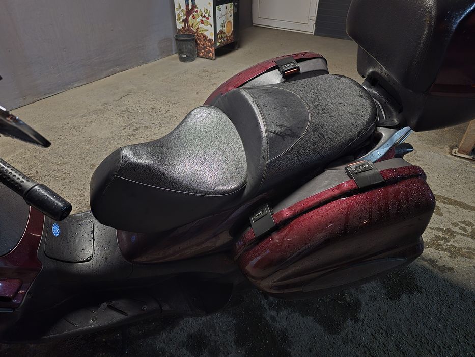 Piaggio Beverly 400ie, 41.000km, Topcase + 2 Sidecase