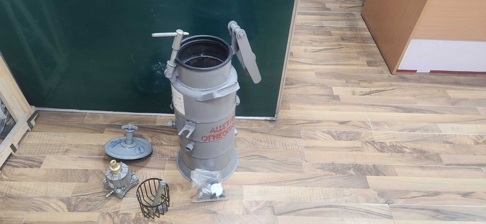 Генератор ацетиленовый "Малыш"
(карбид до 1,0 кг, 0.5 м3/ч), БАМЗ