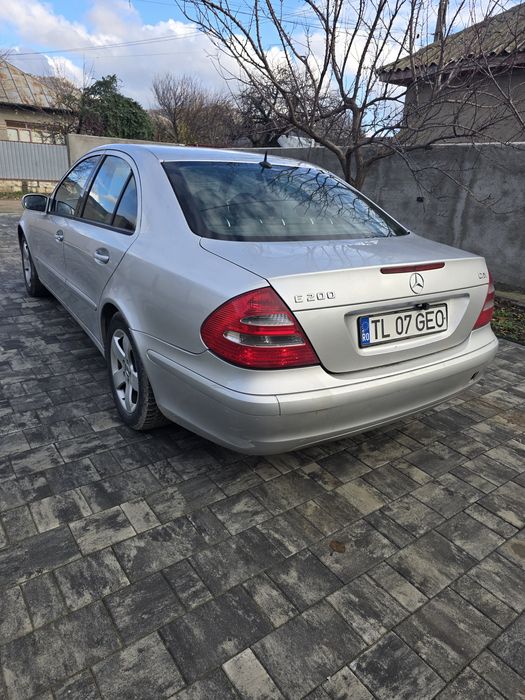 Mercedez-benz E200 2.2 CDI