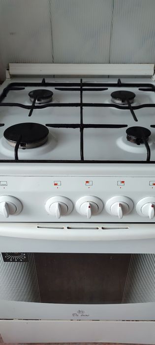 Продам газовую плиту