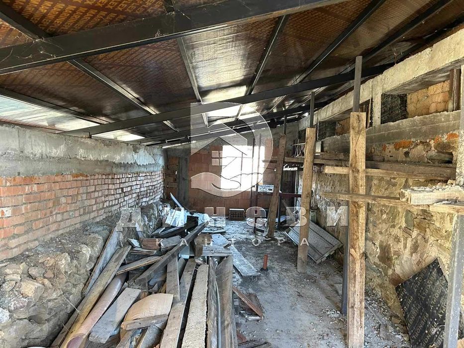 Къща в село Лозен