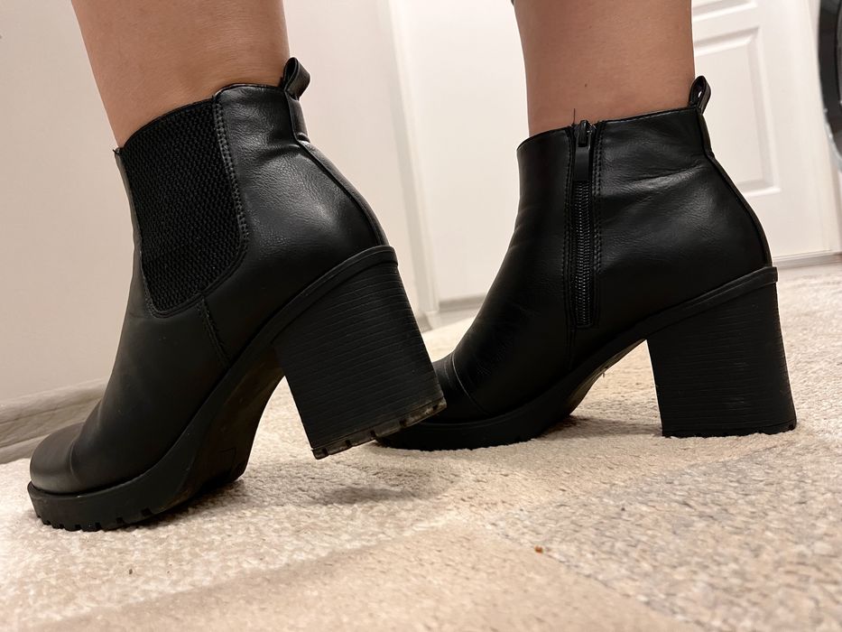 Botine negre toc gros - marimea 37