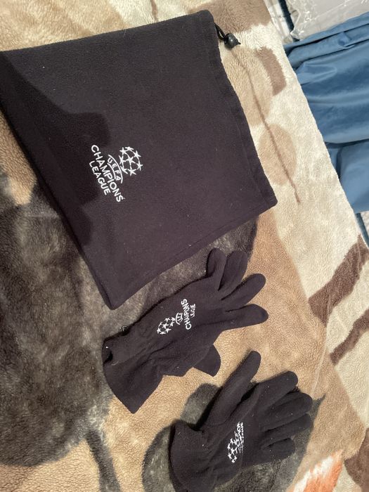 Продается футбольные снуд и перчатка