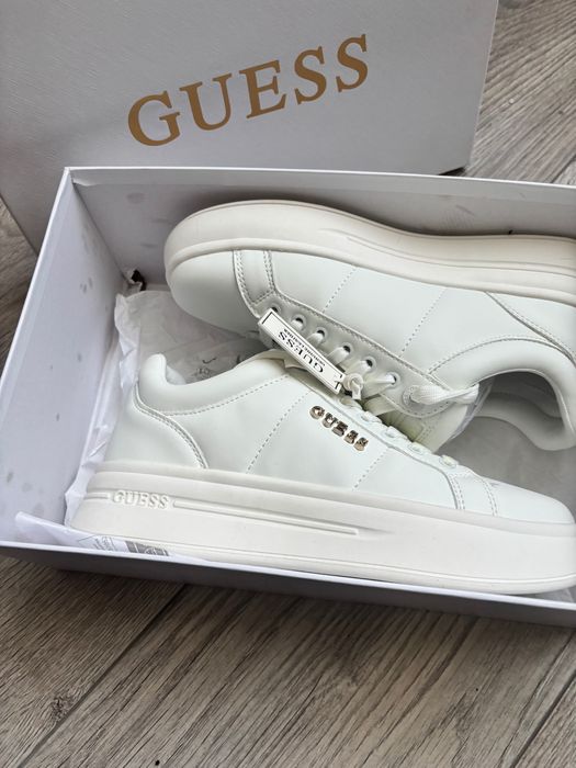 Дамски кецове Guess