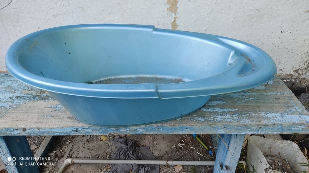 Отдам даром детские коляски и ванночку