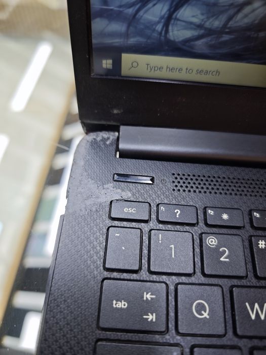HP AMD 3050u ssd256 /4