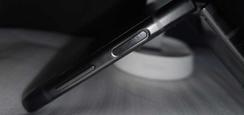 Продавам Z Flip3  128GB 8GB RAM