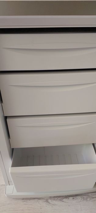 Продам морозилку Indesit