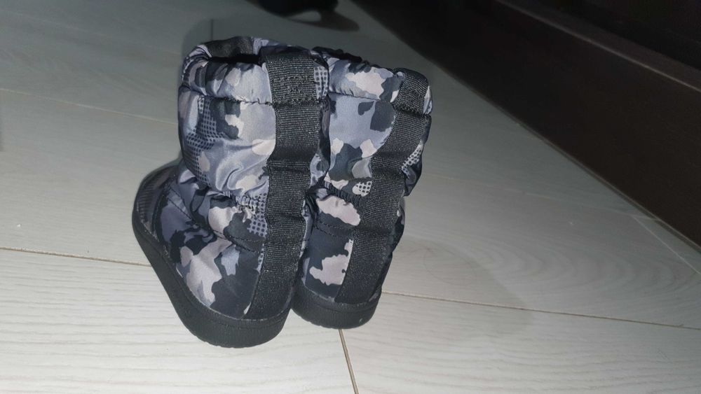 Adidas   21 размер сапожки оригинальные  продам