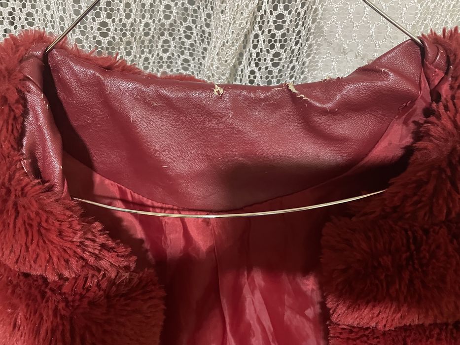 Bluza neagra lunga 38 ,Cojoc negru marimea 44,blăniță roșie L
