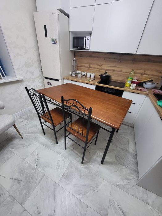 Продам Стол и 3 стула