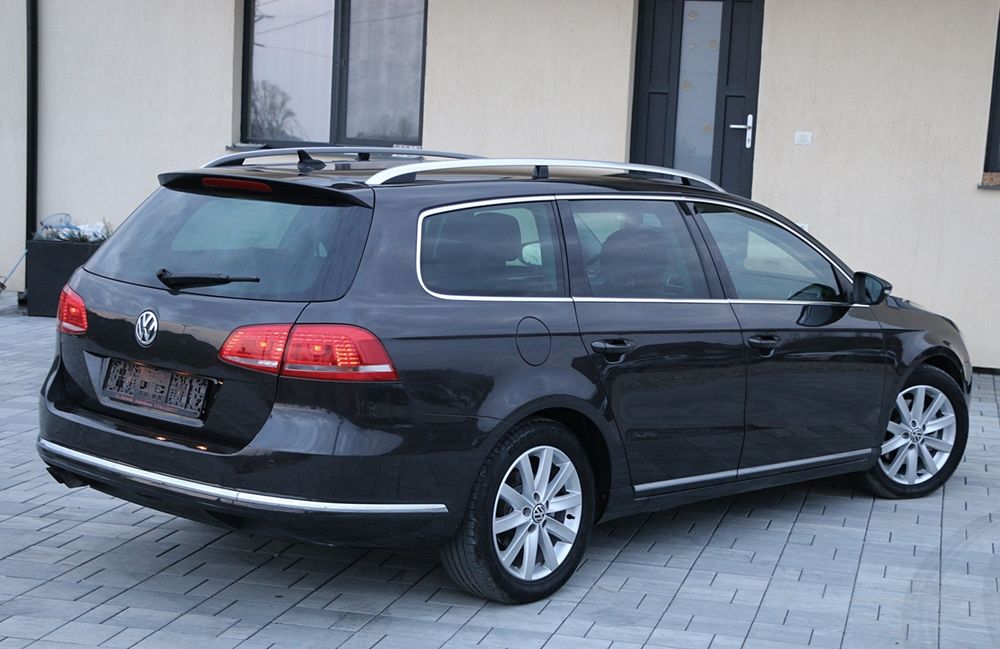 VW PASSAT 2.0TDI HIGHLINE 170cp DSG7 Bi-Xenon, Piele Nappa+Alcantara, Navi , Jante 17" 

Model 2012
Transmisie automată DSG 7
Capacitate cilindrică 19