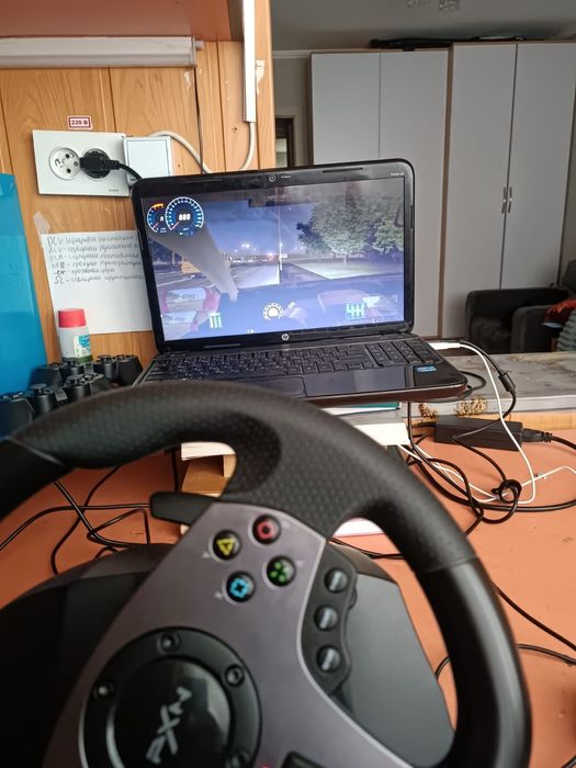 Игровой руль в комплекте