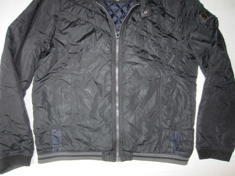 Geaca Calvin Klein, masura XXL, matlasata, poliester, subtire ca grosime, stare f.buna