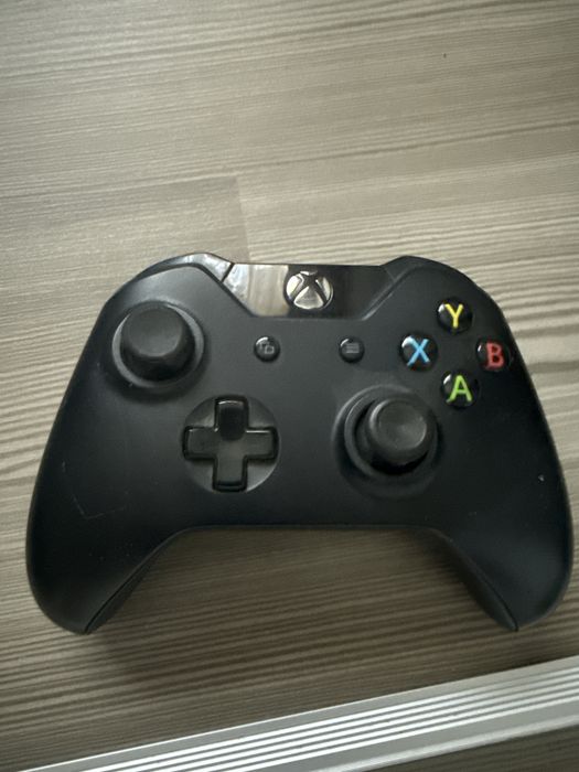 Vand Xbox One + 11 jocuri