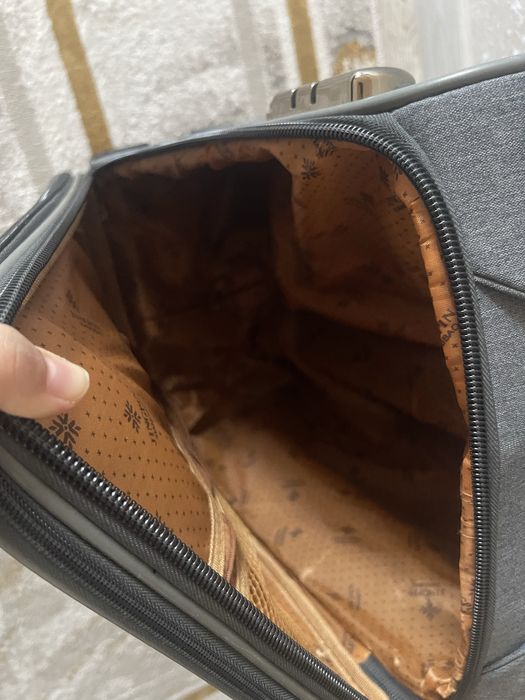 Продается чемодан