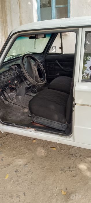 VAZ 2106 sotiladi, yaxshi holatda