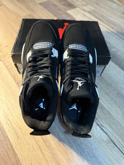 Jordan 4 White Thunder, urgent!