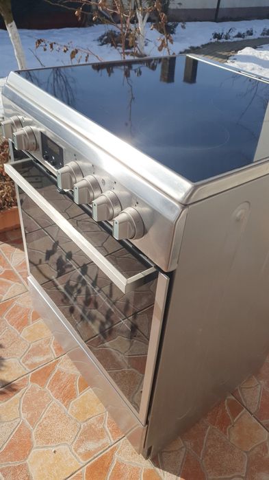 Aragaz nou Whirlpool 4 zone de gatit, Electric, Autocuratare