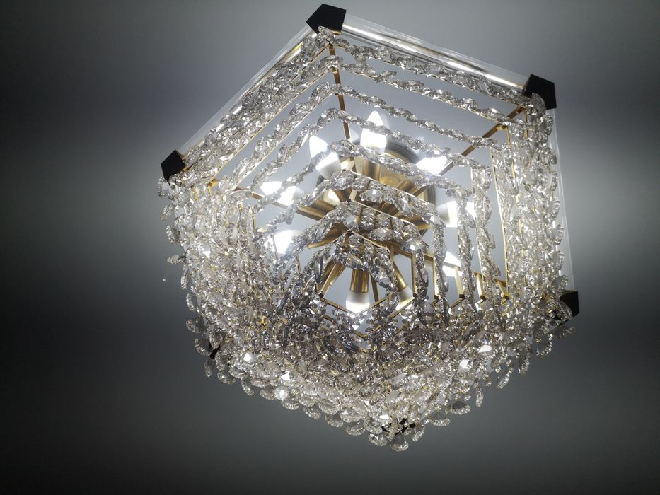 Хрустальная люстра