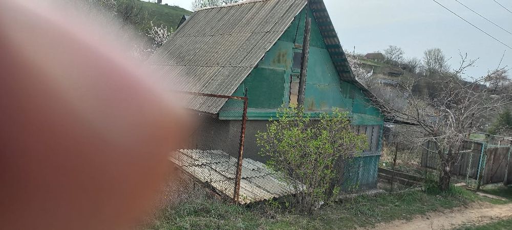 Продам дачу  10 соток земли